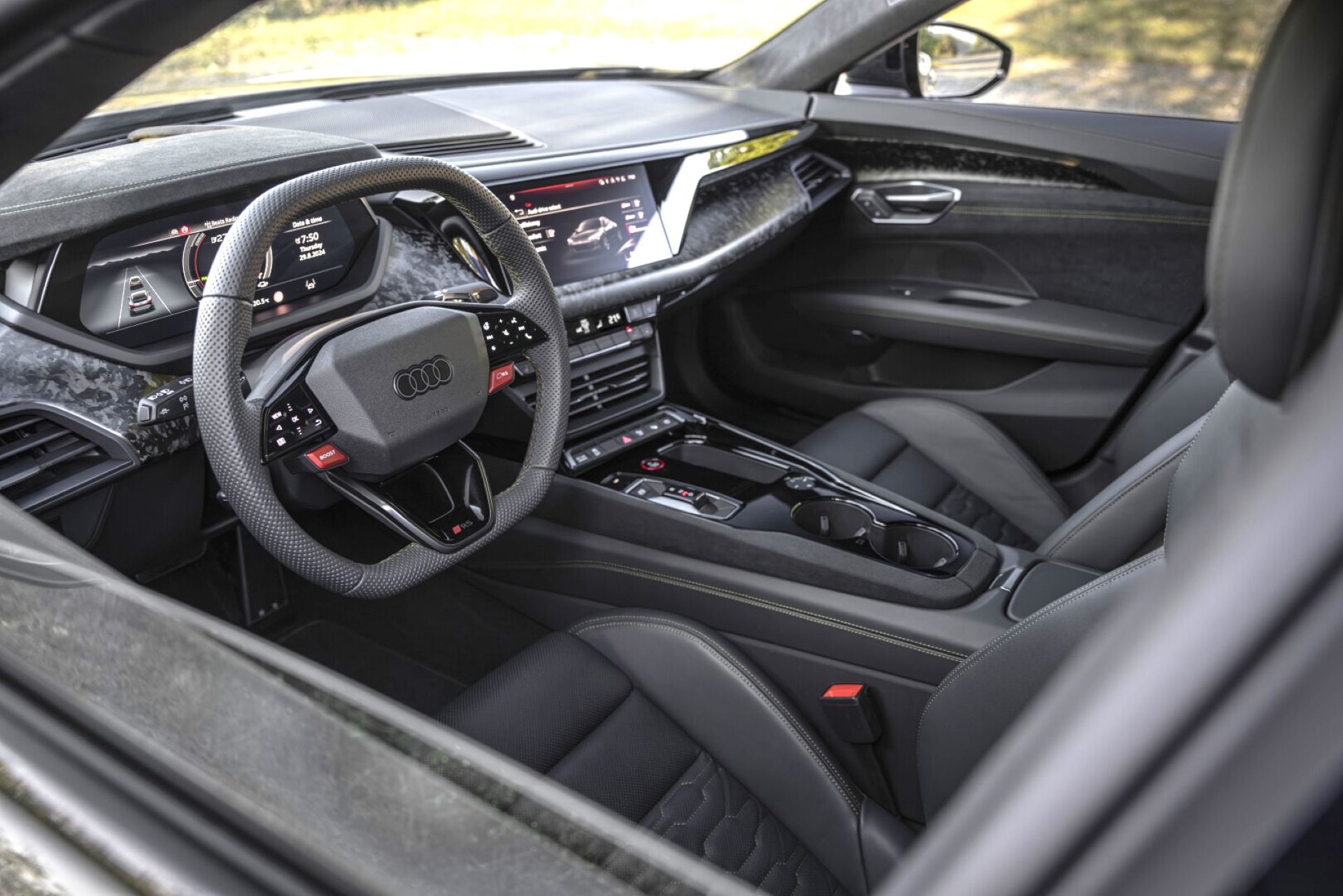 Audi RS e-tron GT Performance: A New Benchmark in Power gallery image 1