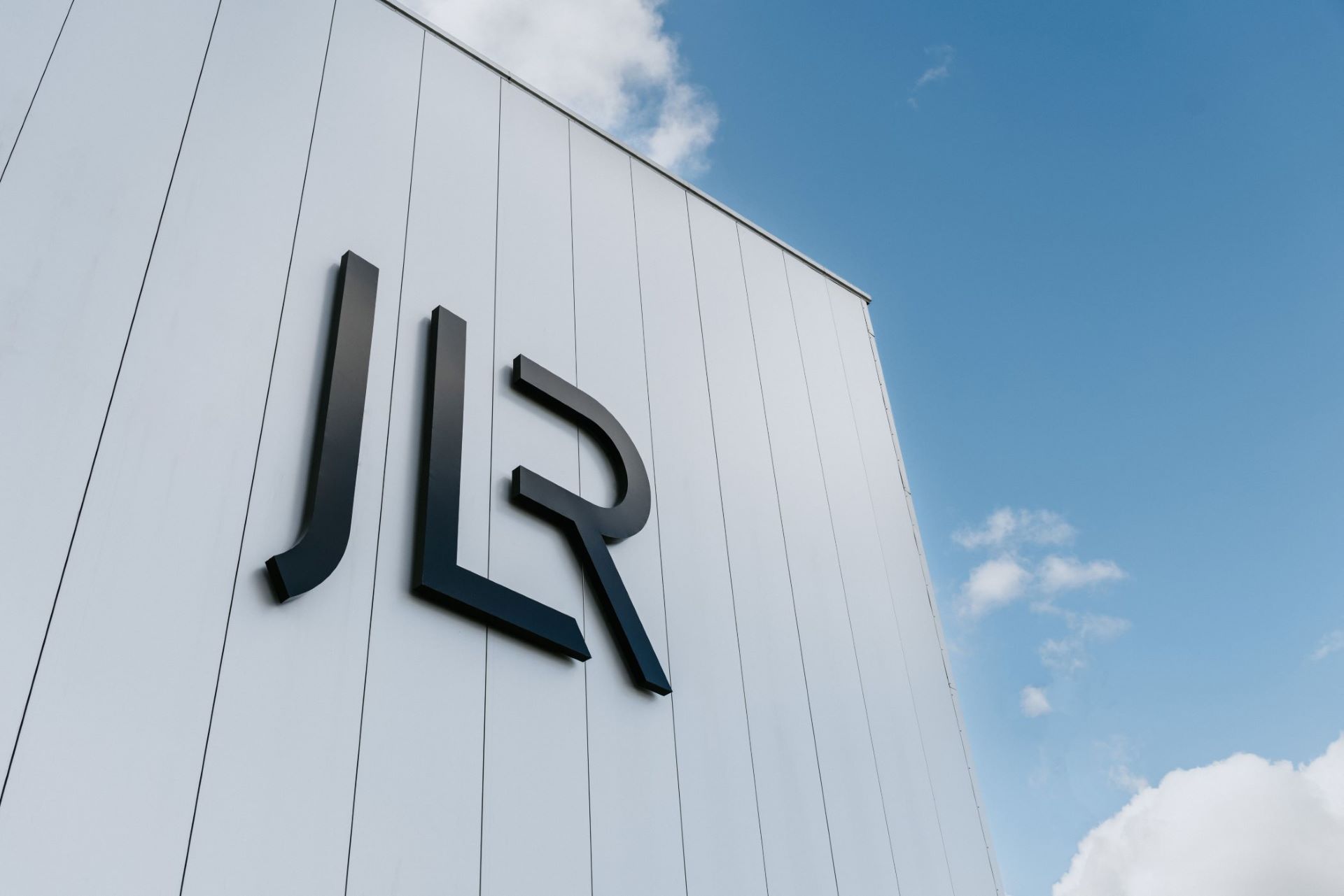 solar-expansion-powers-jlr-towards-a-greener-future.jpg